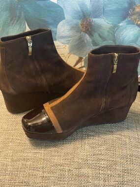 Devani a suede/ Italian leather bootie. EUC